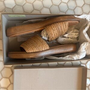 Steve Madden Tan Sandals Woven Leather Slip-On
